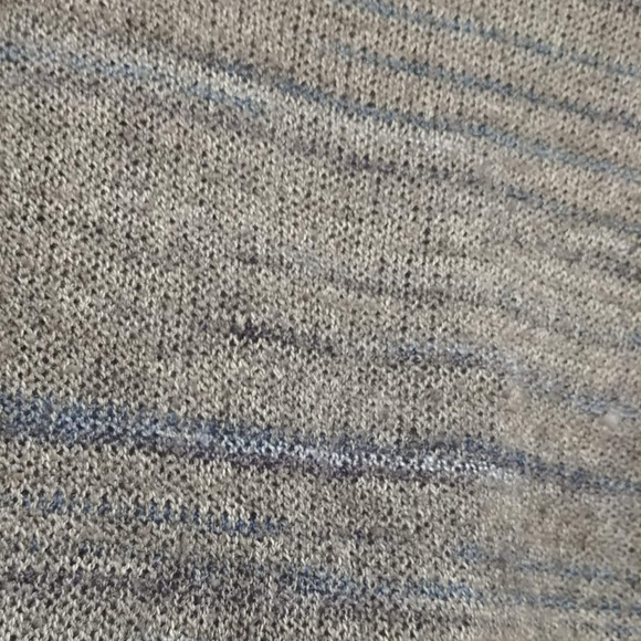 Cozy grey sweater with blue accent lines - Picture 3 of 5